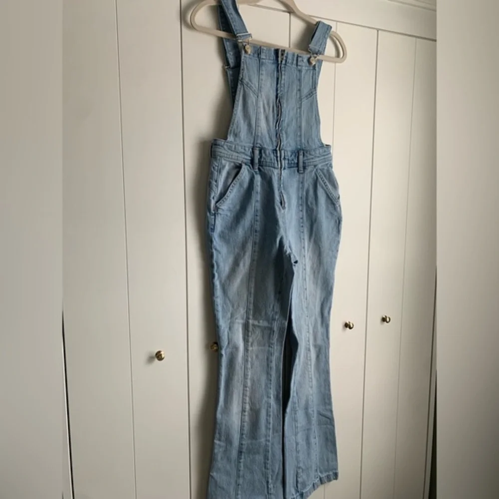 Free People We The Free Camilla‎ Overall Slim Bootcut Fit Light Wash Size Small